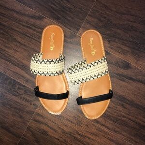 {Sunny Feet} two strap sandals